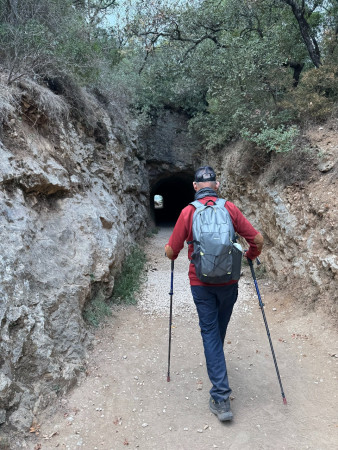 Alain, notre guide s'aventure dans les tunnels...